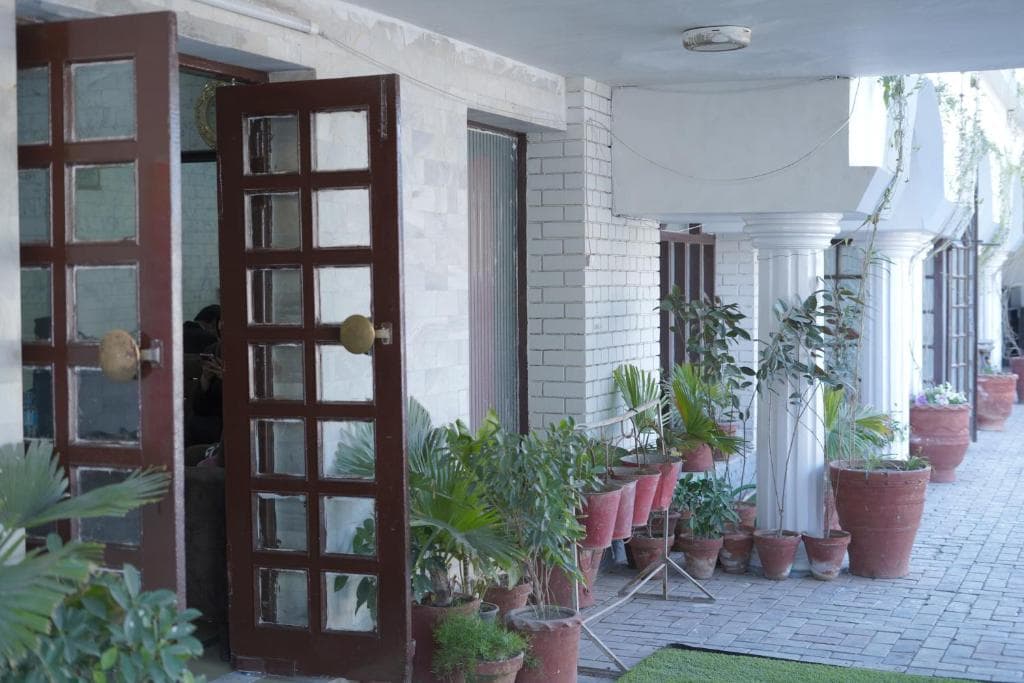 Hotel Silver Sand Multan — Parking