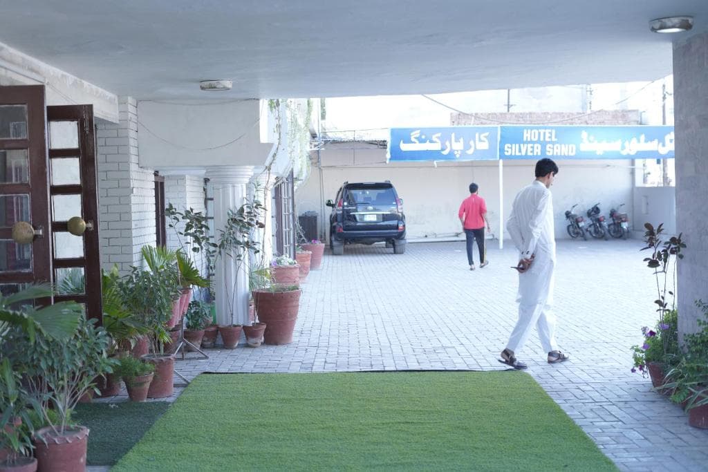 Hotel Silver Sand Multan — Rooms